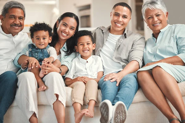 Portrait Family Grandparents Bonding Together Couch Home — Fotografia de Stock