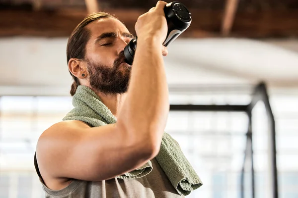 Sporty Young Man Drinking Water While Exercising Gym — Stockfoto