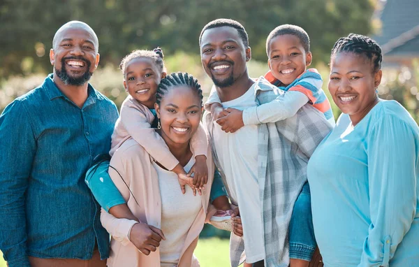 Multi Generational Family Standing Together — Stockfoto