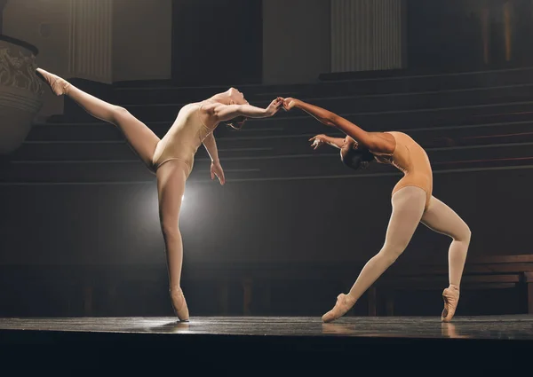 Group Ballet Dancers Practicing Routine Stage — Foto de Stock