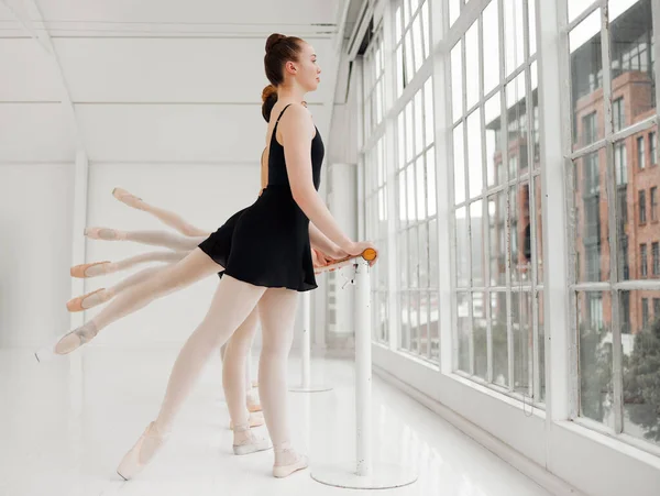 Group Ballet Dancers Practicing Routine — Foto de Stock