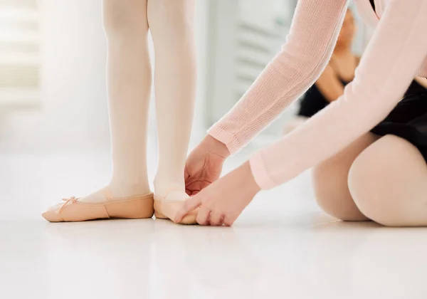 Closeup Shot Ballet Teacher Assisting Student Her Position Dance Studio — Stock Photo, Image