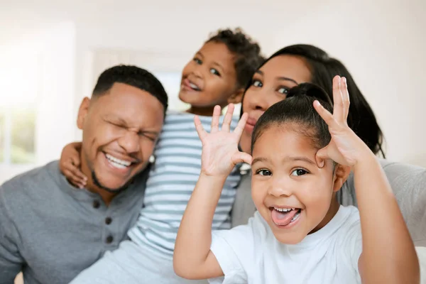 Portrait Beautiful Young Family Talking Bonding Home Together — Stock Photo, Image