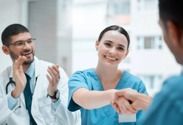 Young Female Doctor Shaking Hands Colleague Work — Foto Stock