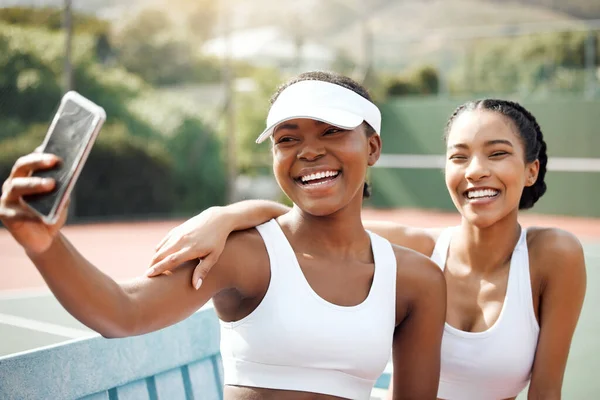 Two Sporty Young Women Taking Selfies Together Tennis Court — Zdjęcie stockowe