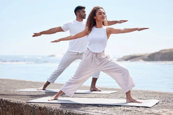 Full Length Shot Young Couple Practicing Yoga Beach — Stockfoto