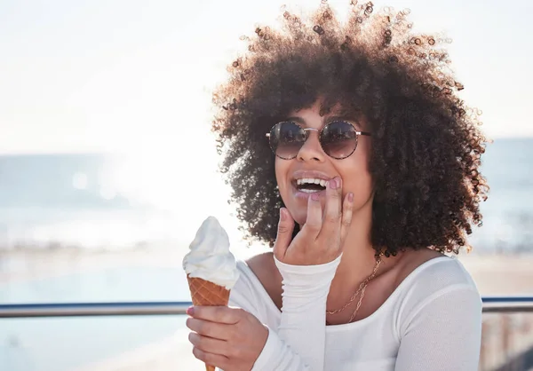 Young Woman Enjoying Ice Cream Cone Outdoors — Foto Stock