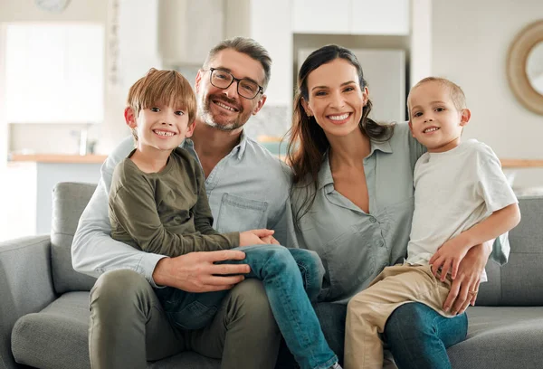 Family Relaxing Together Home — Stock Photo, Image