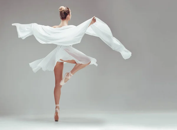 Full Length Shot Unrecognisable Ballerina Dancing Alone Studio — Stockfoto