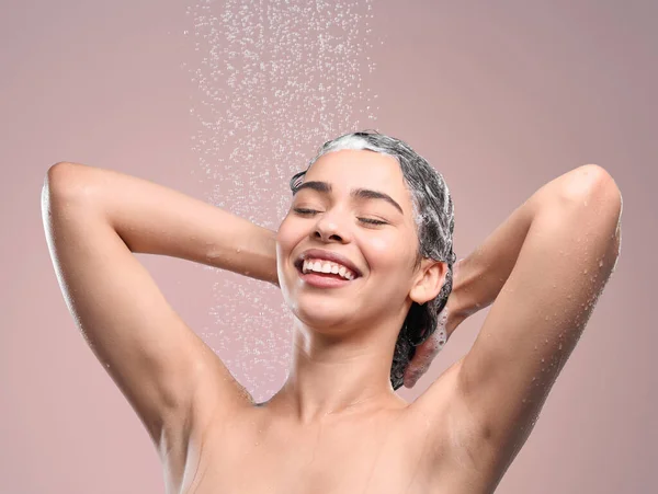 Young Woman Washing Her Hair Studio Background — Stockfoto