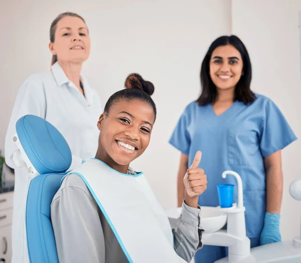 Young Woman Her Dentists Office Giving Thumbs — Stock Photo, Image