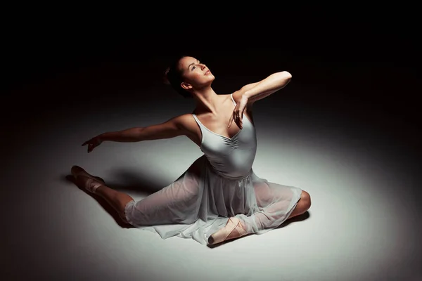 Full Length Shot Attractive Young Ballerina Dancing Alone Studio — Foto Stock