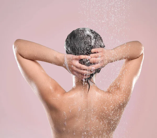Young Woman Washing Her Hair Studio Background — Fotografia de Stock