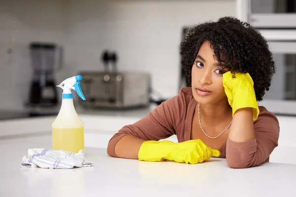 Woman Looking Unhappy While Doing Housework — Stockfoto