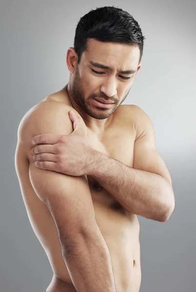 Studio Shot Muscular Young Man Experiencing Shoulder Pain Grey Background — Stock Fotó