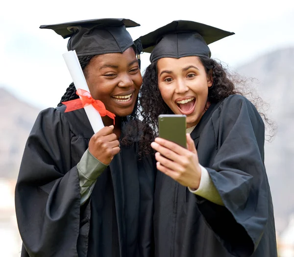 Closeup Shot Two Young Women Taking Selfies Graduation Day — 图库照片