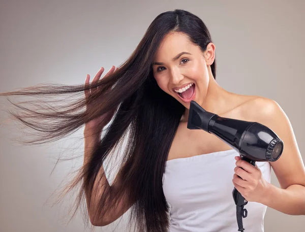 Attractive Young Woman Standing Alone Using Hairdryer Studio — Fotografia de Stock