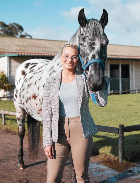 Portrait Attractive Woman Posing Horse Enclosed Pasture Farm — Photo