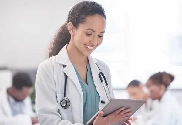 Young Female Doctor Using Digital Tablet Meeting — Stockfoto