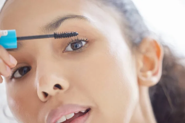 Young Woman Applying Mascara Her Lashes Home — Foto Stock