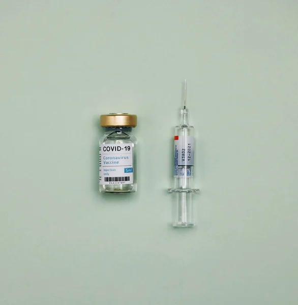 Vaccines Syringe Green Background — Stockfoto