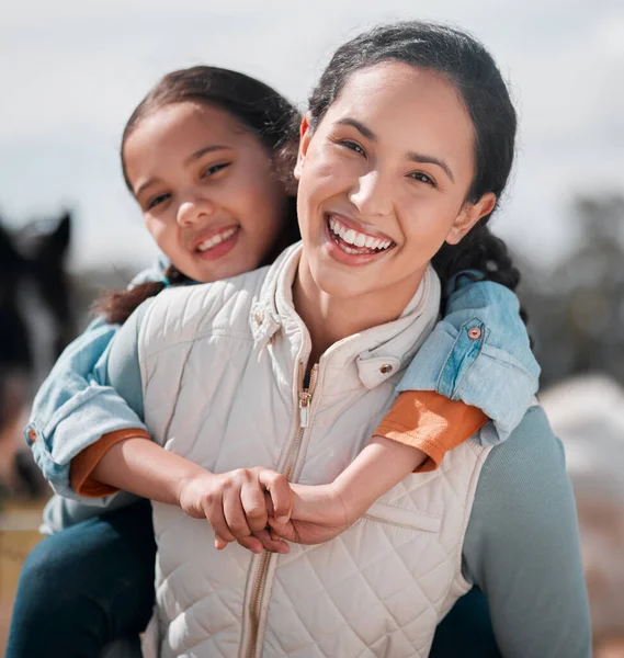 Little Girl Mother Spending Time Together Ranch — Stockfoto