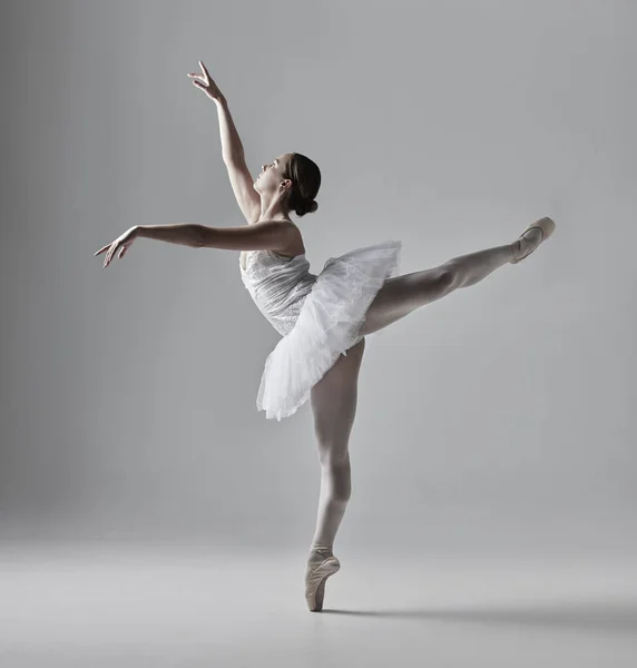 Lleno Una Hermosa Joven Bailarina Ballet Ensayando Estudio Baile — Foto de Stock
