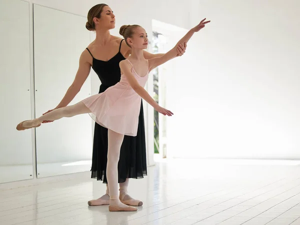 Young Girl Practicing Ballet Her Teacher Dance Studio — Foto de Stock