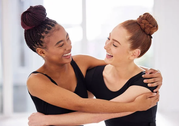 Two Ballet Dancers Hugging —  Fotos de Stock