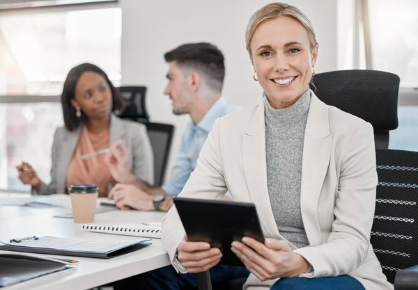 Young Business Woman Using Tablet Meeting Office — Photo