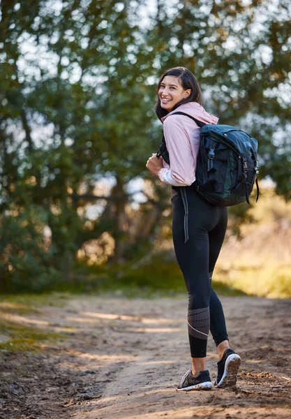 Full Length Shot Attractive Young Woman Standing Alone Carrying Backpack — Fotografia de Stock