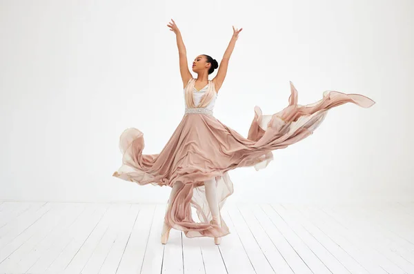 Largometraje Una Atractiva Bailarina Joven Practicando Estudio Baile — Foto de Stock