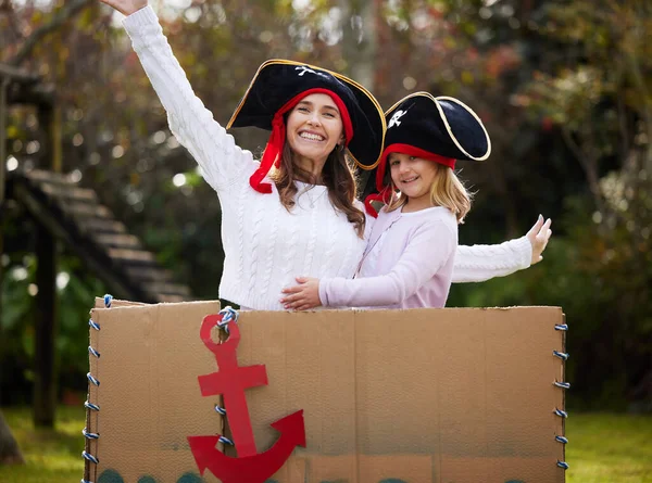Mother Daughter Dressed Pirates Yard — 스톡 사진