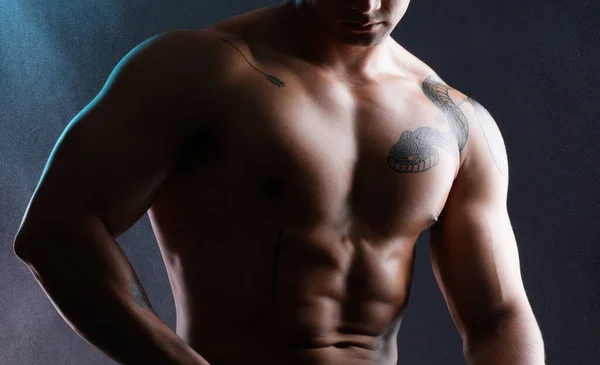 Athletic Young Man Posing Shirtless Dark Background — Stok fotoğraf