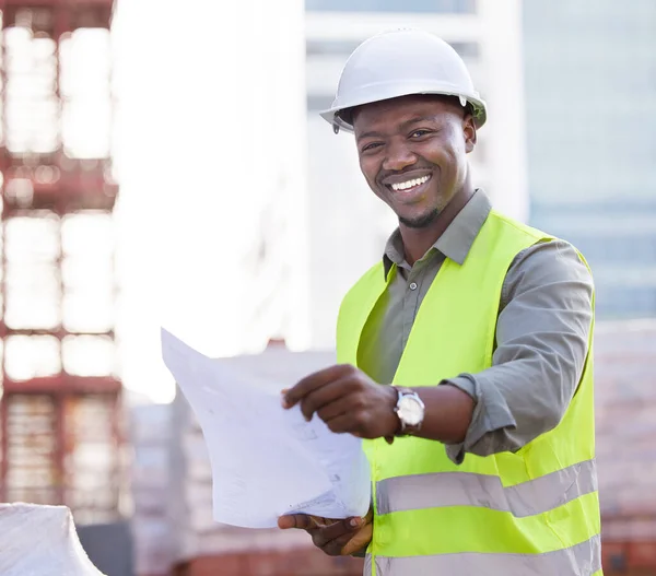 Cropped Portrait Handsome Young Construction Worker Reading Document While Standing — Stockfoto