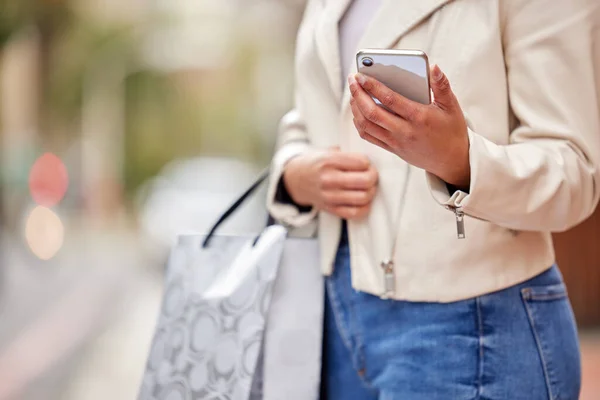 Unrecognizable Woman Using Cellphone While Out Shopping City — Foto Stock