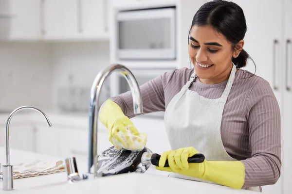 Young Woman Doing Dishes Home — Foto Stock
