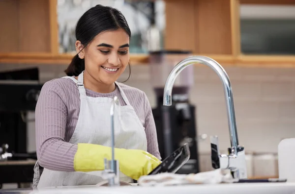 Young Woman Doing Dishes Home — Foto Stock