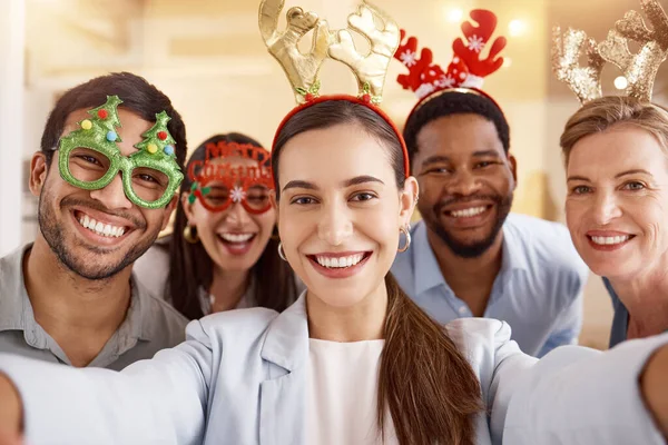 Portrait Group Businesspeople Taking Selfies Together Christmas Party Work — Stok fotoğraf