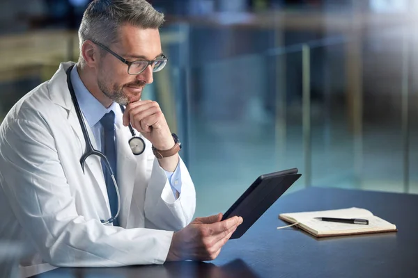 Mature Doctor Using Digital Tablet His Office — Foto de Stock
