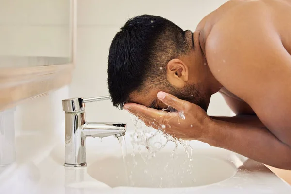 Unrecognisable Man Washing His Face His Bathroom Home — Stok fotoğraf