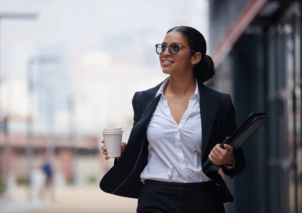Attractive Young Businesswoman Walking City Her Morning Commute — ストック写真