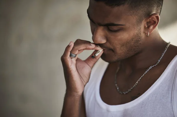 Young Man Smoking Marijuana Cigarette Urban Background — ストック写真