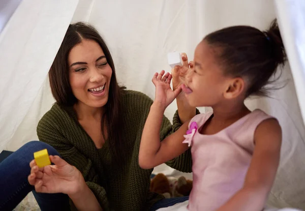 Mother Her Little Daughter Playing Together Blanket Fort Home — Stockfoto