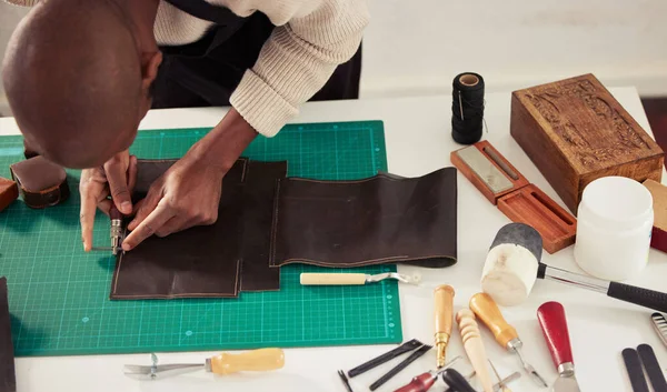High Angle Shot Unrecognizable Male Designer Working Leather His Design — Zdjęcie stockowe