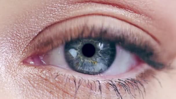 Closeup Shot Unrecognizable Woman Opening Her Eye Reveal Technology Superimposed — Stockvideo