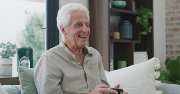 Video Footage Mature Man Gaming His Lounge — Vídeo de Stock