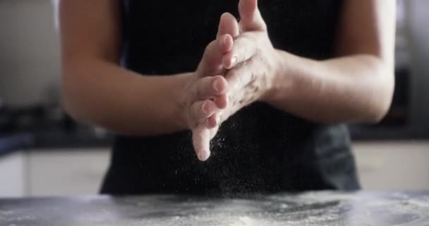 Video Footage Unrecognizable Woman Dusting Her Hands Flouring Kitchen Counter — Stock video