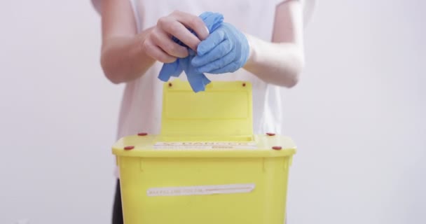 Video Footage Unrecognizable Woman Putting Her Gloves Medical Waste Bin — Vídeo de stock