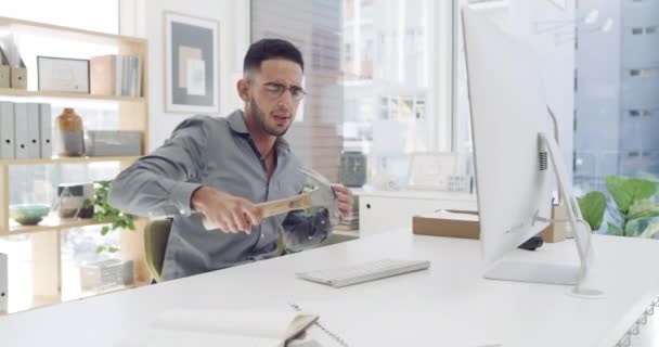 Video Footage Businessman Smashing His Keyboard Hammer Anger — Vídeo de stock